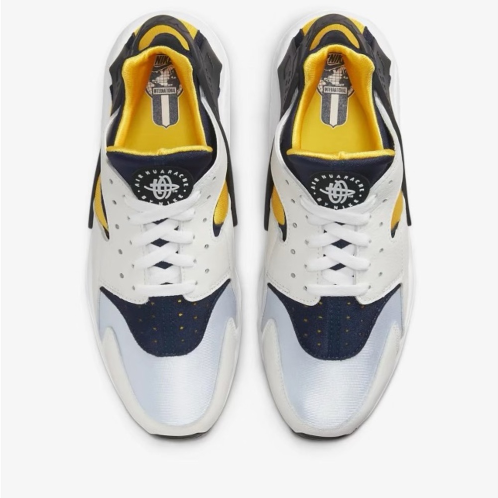 Nike air huaraches size 9 in mens